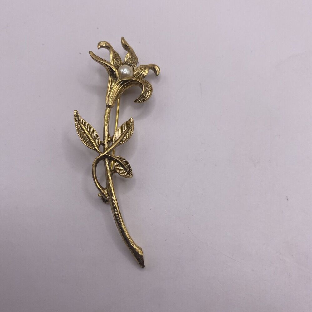 Vintage Spikey Goldtone Flower Faux White Pearl Bead Brooch Pin E2